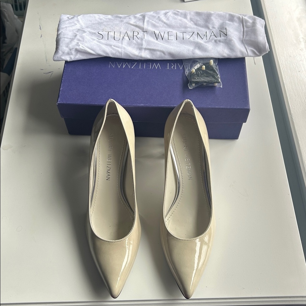 Stuart Weitzman Cream Patent Litely Leather Heels with Lucite insert, size 8.5